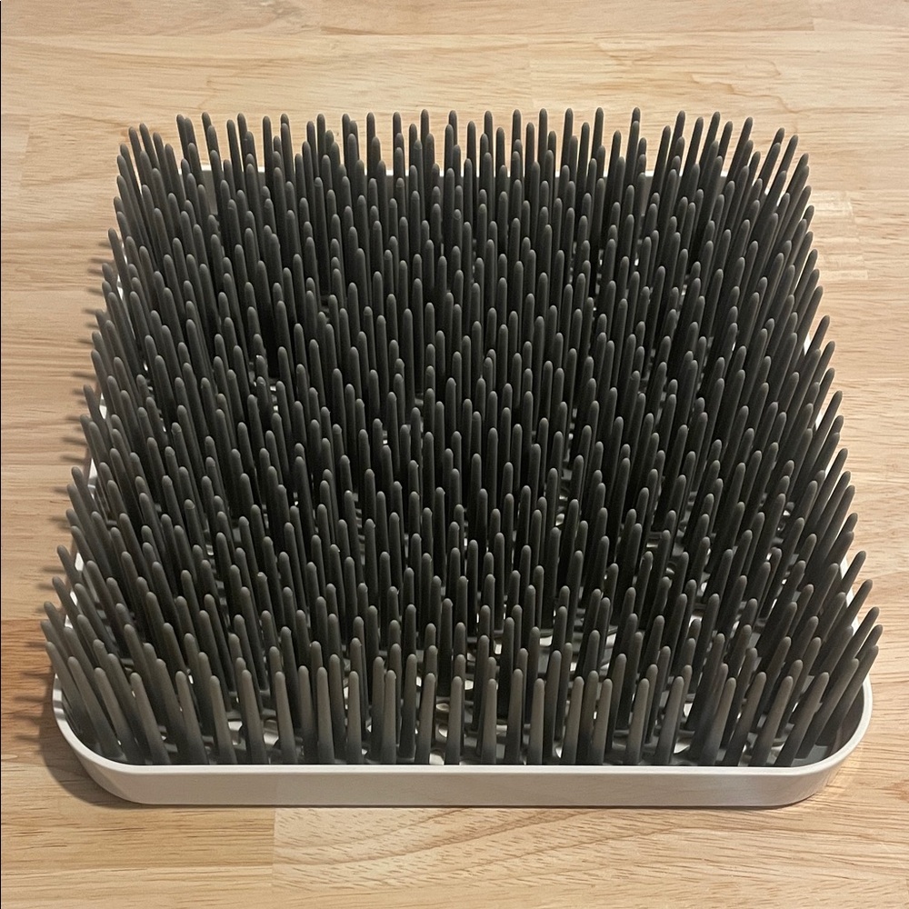 Gray Grass-Like Drying Rack